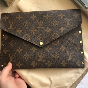 LOUIS Vuitton Rivets Envelope
